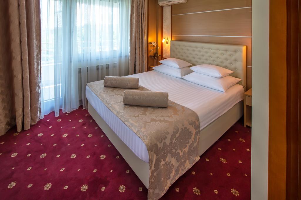 Hotel Cezar Баня-Лука Екстер'єр фото