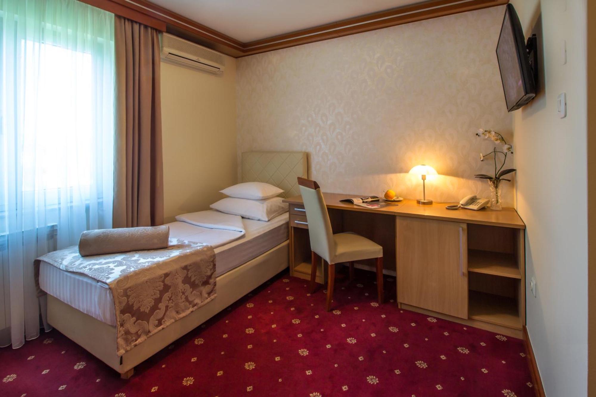 Hotel Cezar Баня-Лука Екстер'єр фото