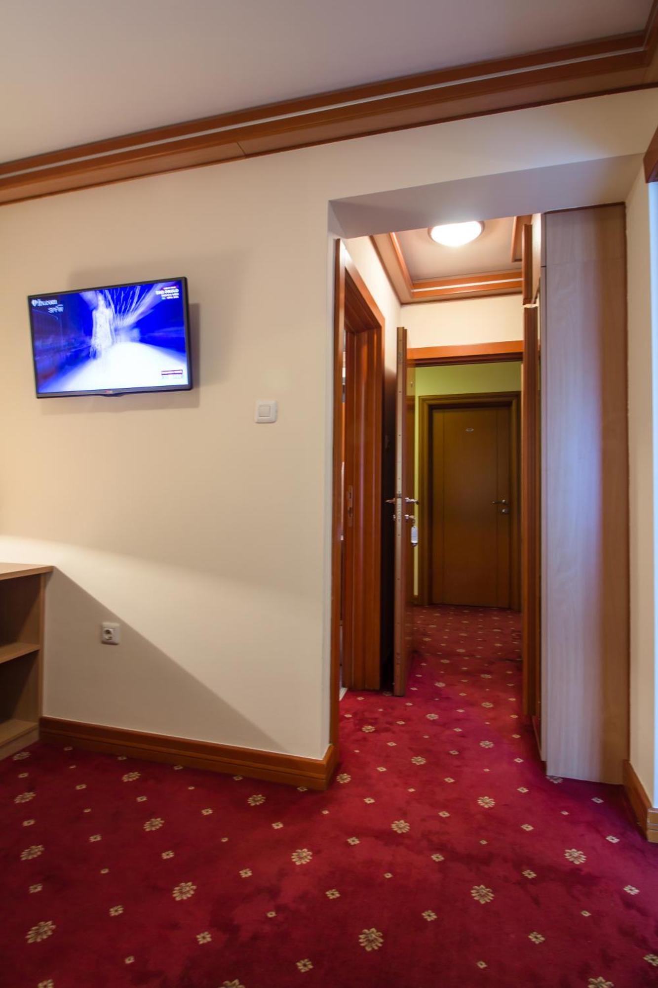 Hotel Cezar Баня-Лука Екстер'єр фото